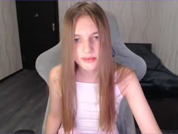 webcam girl kylie_mine live cam image #2836432