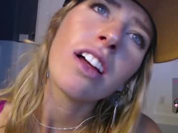 webcam girl lucy_gooosey live cam image #4593645