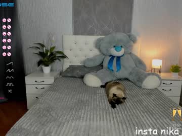 webcam girl emmika_ live cam image #587801