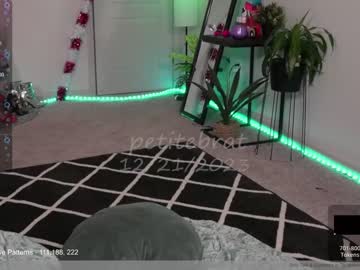 webcam girl petitebrat live cam image #6002171