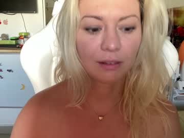 webcam girl kiradivine live cam image #4924060