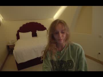 webcam girl chillwithkira live cam image #1559654