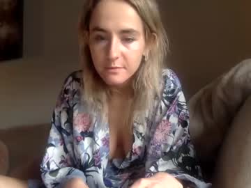 webcam girl tinychanellove live cam image #3317167