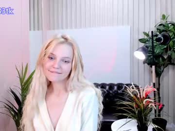 webcam girl alien_kitty_ellie live cam image #2436196