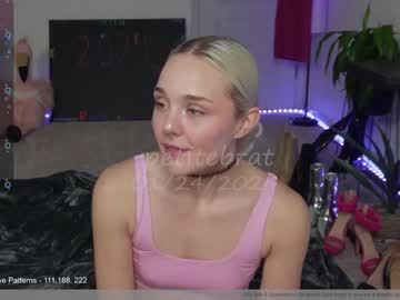 webcam girl petitebrat live cam image #6248197