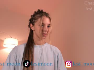 webcam girl lesi_moon live cam image #6407921