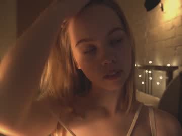 webcam girl bibi_it_is live cam image #3060387