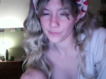 webcam girl pixelatedprincess live cam image #5755271