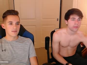 webcam man roomiebros live cam image #939002