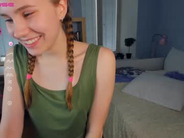 webcam girl youne_and_beautiful live cam image #4260280