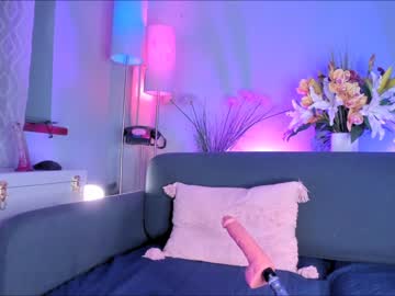 webcam girl littlee33 live cam image #5314821