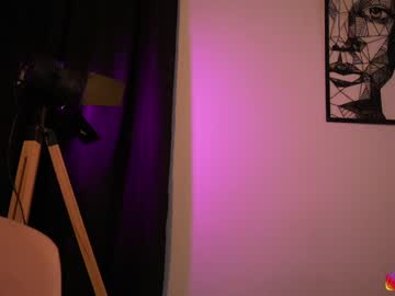 webcam girl lucie_beltran live cam image #4720579