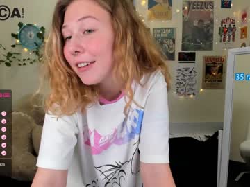 webcam girl lottie_shine live cam image #3233396