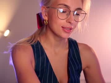 webcam girl artmosphera live cam image #2858004