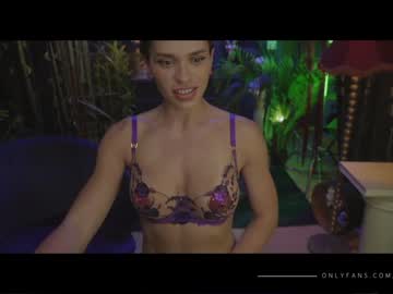 webcam girl lucieoude_ live cam image #2646572