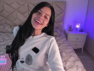 webcam girl salomee_11 live cam image #1024959
