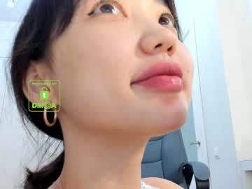 webcam girl lee_yoona live cam image #937834