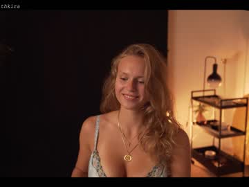 webcam girl chillwithkira live cam image #2328628