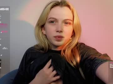 webcam girl small_blondee live cam image #4546313
