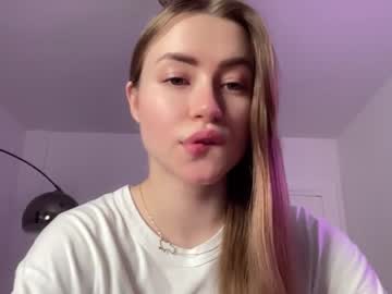 webcam girl strawberryjamx live cam image #3413773