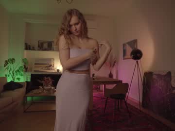webcam girl chillwithkira live cam image #655180