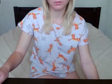 webcam girl kittycat__meow_ live cam image #4445217