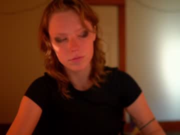 webcam girl crimsonxrapture live cam image #2228187