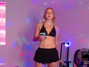 webcam girl petitebrat live cam image #4566207