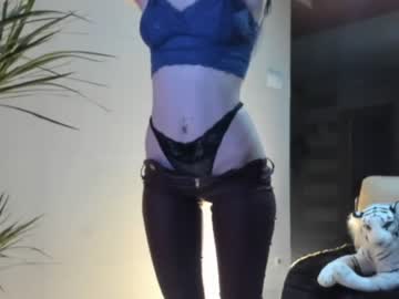 webcam girl sofiaandwonderland live cam image #2264489