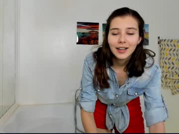 webcam girl carolineprise live cam image #817443