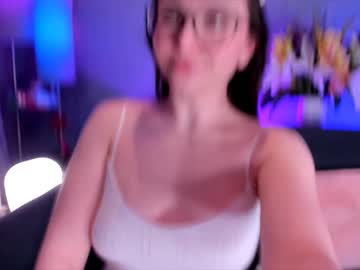 webcam girl littlee33 live cam image #6420402