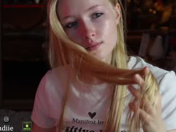 webcam girl bestblondiiecb live cam image #6032797