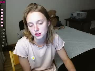 webcam girl shy_mirabel live cam image #3043783