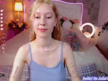 webcam girl julia_tina live cam image #2879631