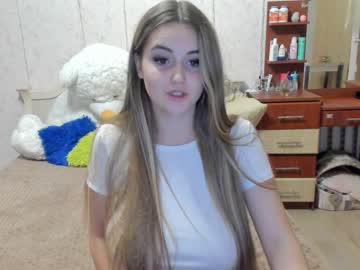 webcam girl emmika_ live cam image #2822102
