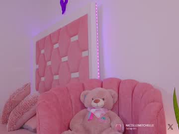 webcam girl nicolle_mitchelle live cam image #6658132