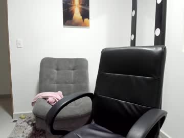 webcam girl abigail_w live cam image #2700092