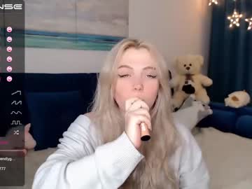 webcam girl small_blondee live cam image #1482006