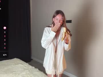 webcam girl vikiki_sweety live cam image #7045701