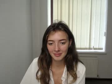 webcam girl lo_la_li_ live cam image #2305595