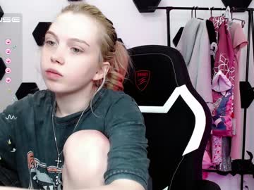 webcam girl small_blondee live cam image #4366844
