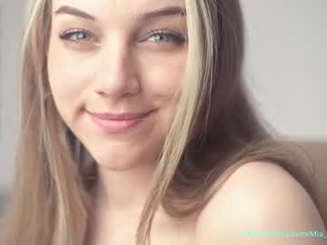 webcam girl mia_milagros live cam image #1793062