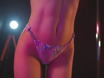 webcam girl lucie_beltran live cam image #5877632