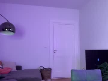 webcam girl strawberryjamx live cam image #3297129