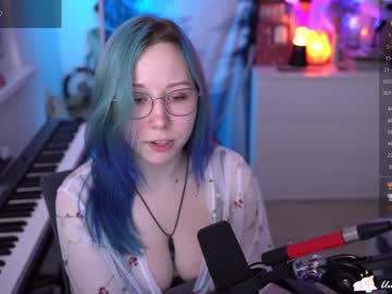 webcam girl blue_mooncat live cam image #5545336