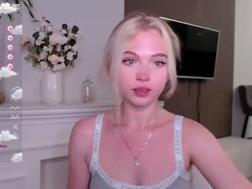 webcam girl small_blondee live cam image #2401733