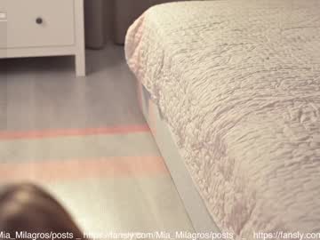 webcam girl mia_milagros live cam image #2597477