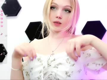 webcam girl small_blondee live cam image #4042394