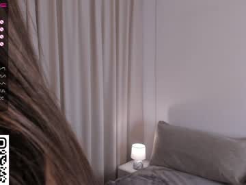 webcam girl peek_in_my_window live cam image #6343409