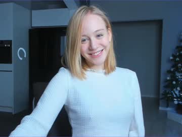 webcam girl milena_plays live cam image #802802
